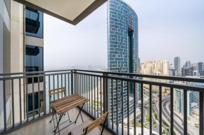 Luxurious Beachfront Apt with Balcony Marina